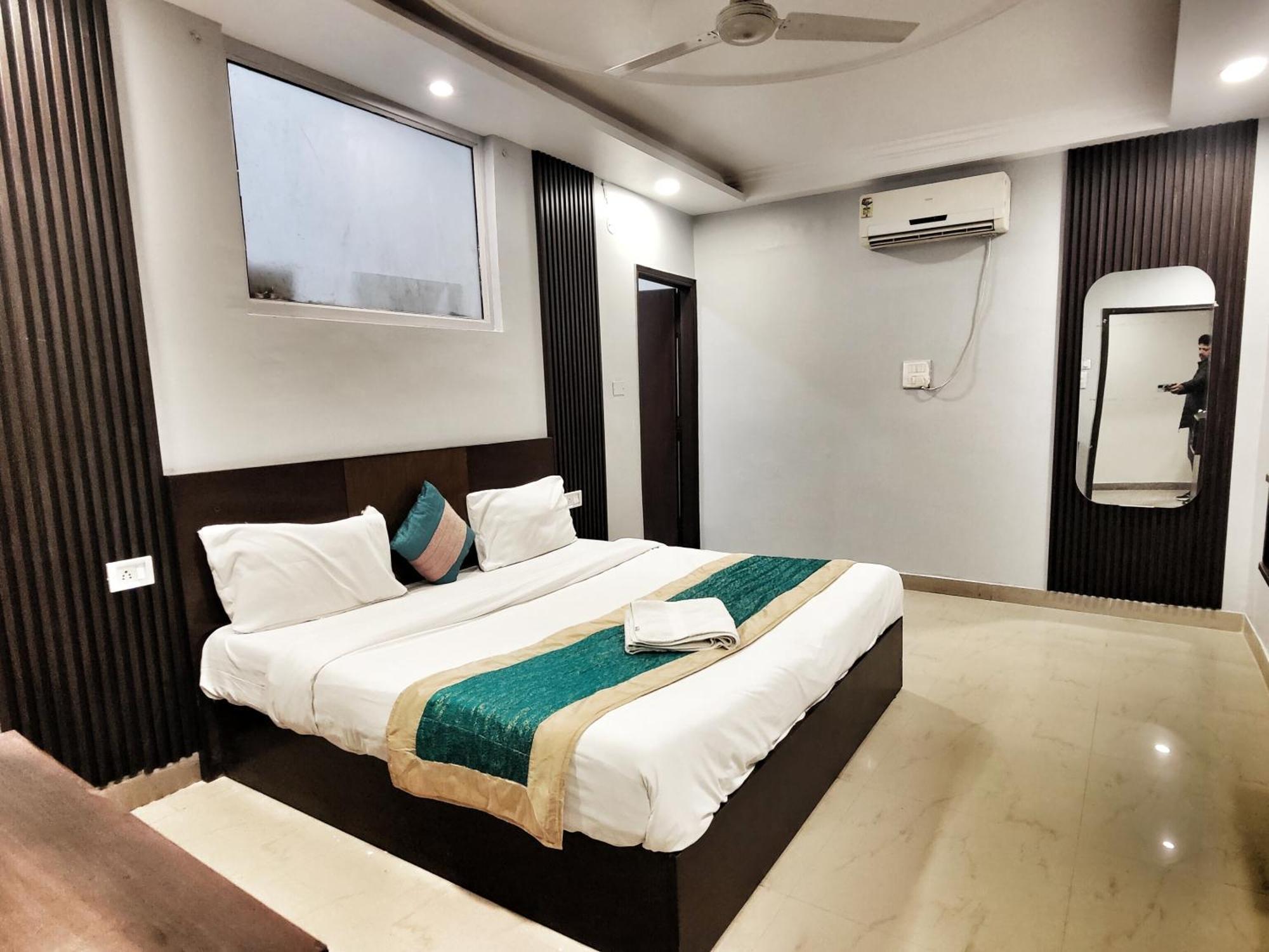 Aditya Delhi Airport 3*